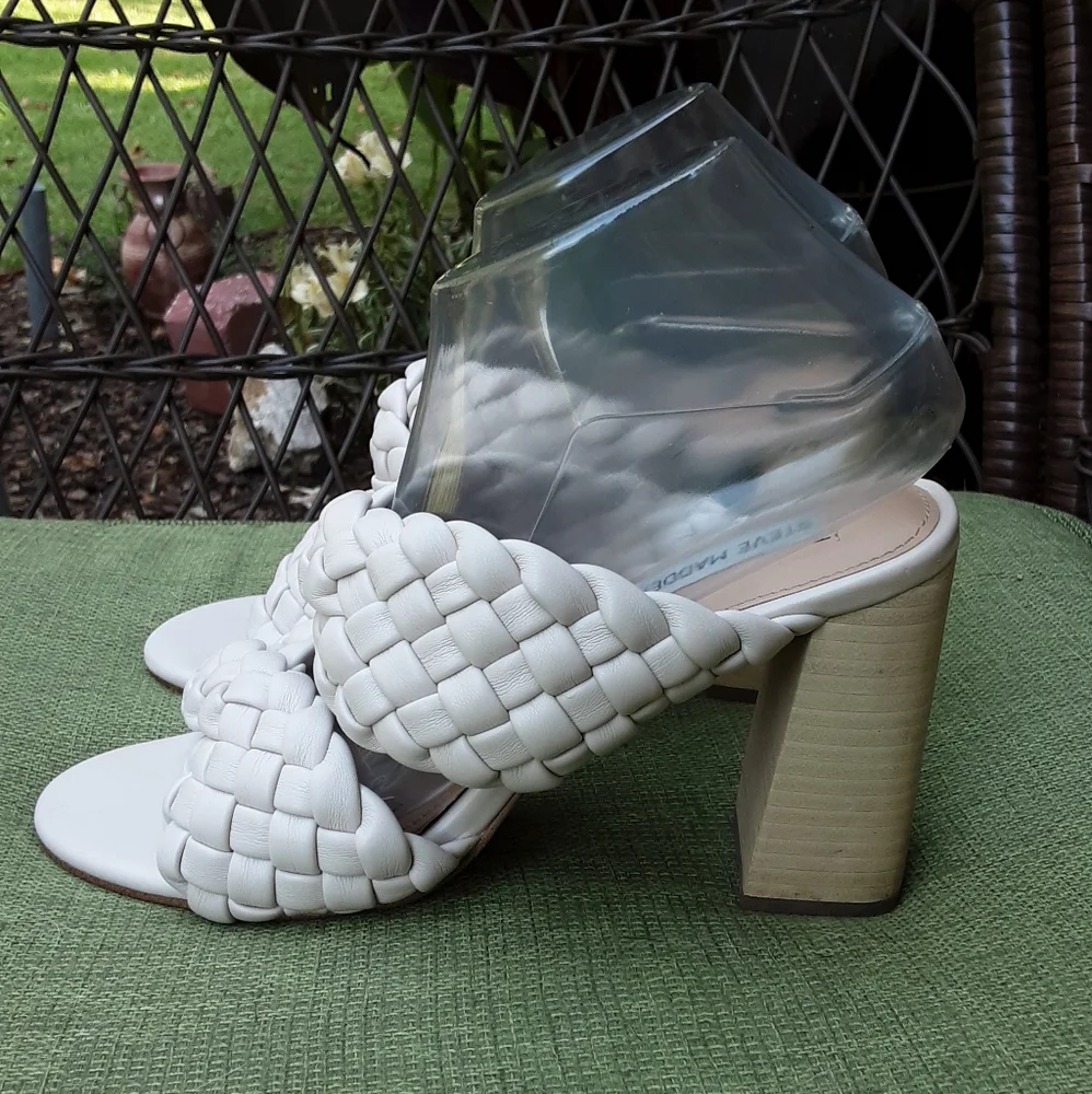 Steve Madden Twisted Braided Faux Leather Sandal Size 9M.